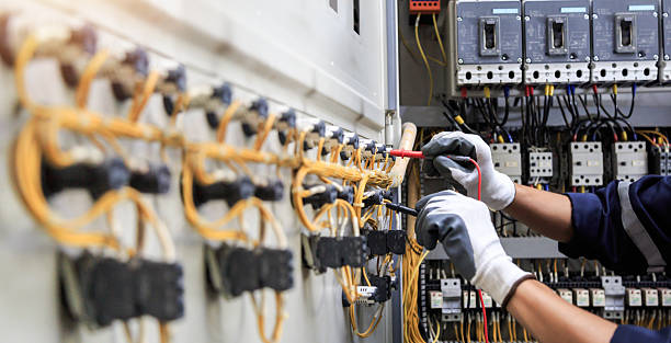 Professional Electrician technician working in Hudson, IL